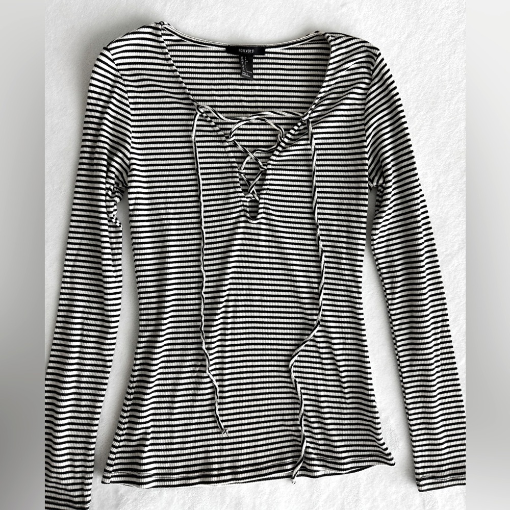 Forever 21 Top - Picture 4 of 5